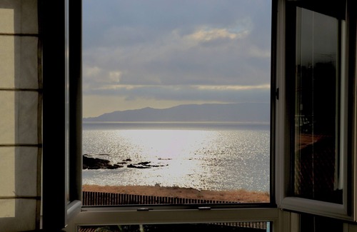 Portosin Apartment | Apartment in front of the beach of Coira in the center of Portosin
