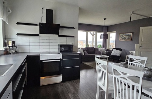 Hoviksnas Apartment | Apartment in Höviksnäs, 300 m from the sea with a view of the Tjörn Bridge | SE09112