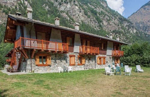 Antey-Saint-Andre Apartment | Apartment in Antey-Saint-André with Mountain Views