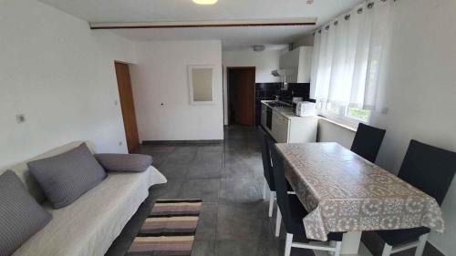 Ljubac Apartment | Apartment in Ljubac with sea view, balcony, air conditioning, WiFi 809-3