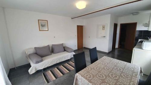 Ljubac Apartment | Apartment in Ljubac with sea view, balcony, air conditioning, WiFi 809-3