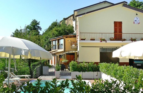 Montefortino Apartment | Apartment in Montefortino with communal pool
