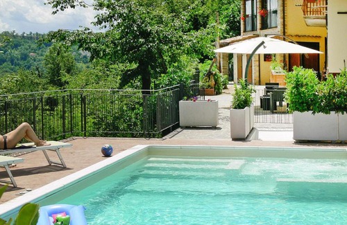 Montefortino Apartment | Apartment in Montefortino with communal pool