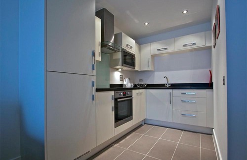 Ashmore Green Apartment | Apartment in Newbury Parkway Centre