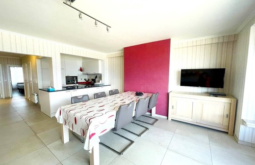 Middelkerke Apartment | Apartment in Nieuwpoort with Sea Views