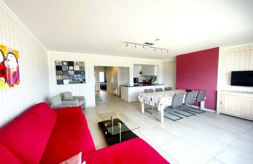 Middelkerke Apartment | Apartment in Nieuwpoort with Sea Views