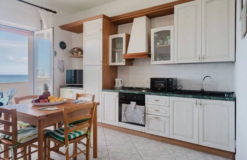 Porto Torres Apartment | Apartment in Porto Torres with Private Terrace