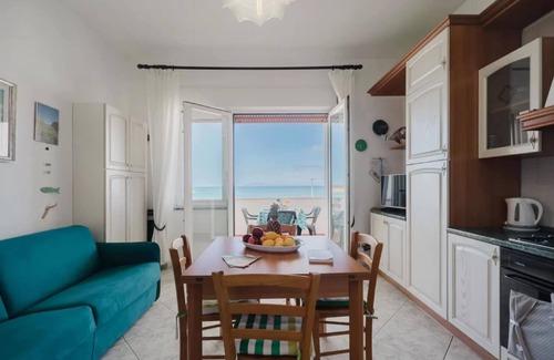 Porto Torres Apartment | Apartment in Porto Torres with Private Terrace