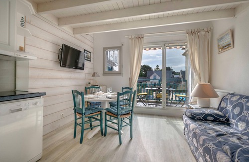 Batz-sur-Mer Apartment | Apartment in residence with swimming pool