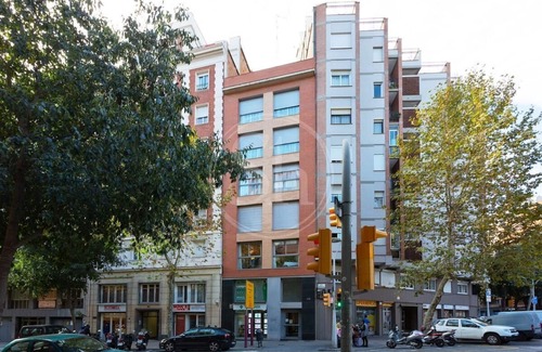El Camp de l'Arpa del Clot Apartment | Apartment in Sagrada Familia III