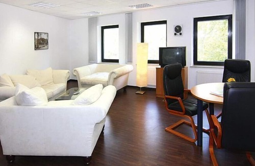 Raben Steinfeld Apartment | Apartment in Schwerin with a bike store