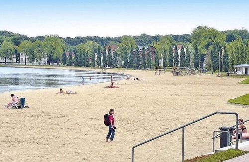 Raben Steinfeld Apartment | Apartment in Schwerin with a bike store