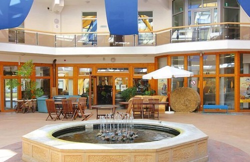 Raben Steinfeld Apartment | Apartment in Schwerin with a bike store