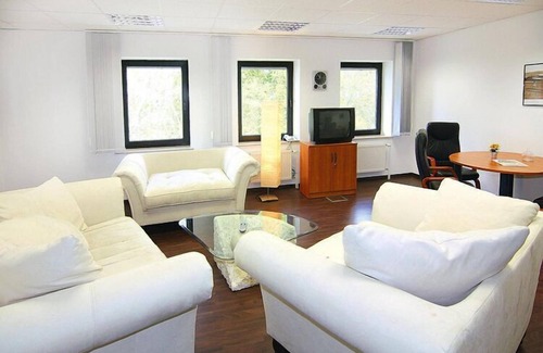 Raben Steinfeld Apartment | Apartment in Schwerin with a bike store