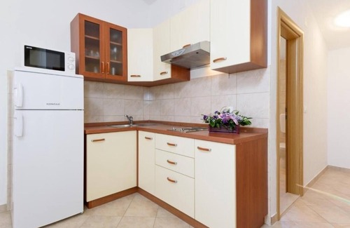 Seget Vranjica Apartment | Apartment in Seget Vranjica with Seaview, Balcony, Air condition, WIFI (5142-2)