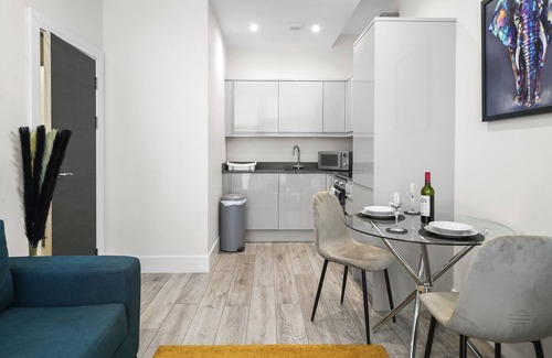 Slough Apartment | Apartment in Slough On-site Free Parking