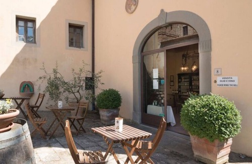 Pergine Valdarno House | Apartment in Tuscany with Stunning Hilltop Views