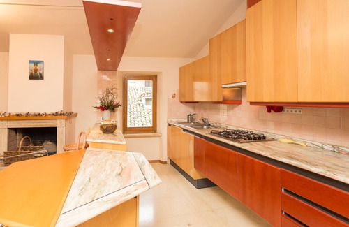 Assisi Apartment | Apartment in the center of Assisi - large rooftop terrace and fabulous views