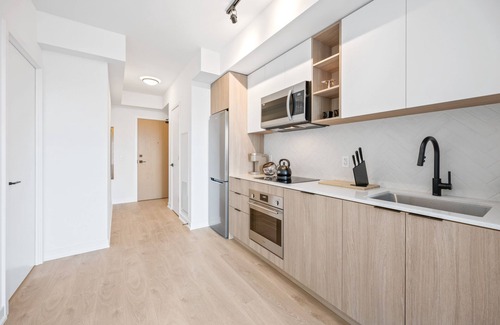 The Queensway Condo | Apartment in the Heart of Etobicoke Close to Transit, an Urban Oasis!