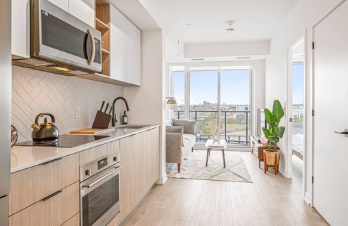 The Queensway Condo | Apartment in the Heart of Etobicoke Close to Transit, an Urban Oasis!