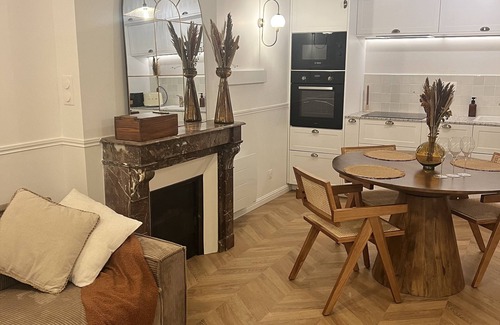 Barbatre Apartment | Apartment in the heart of the historic center-Champagne Maisons and city center