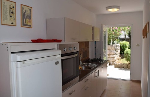 Crikvenica Apartment | Apartment in the house with garden in peaceful neighborhood 5 minutes from beach