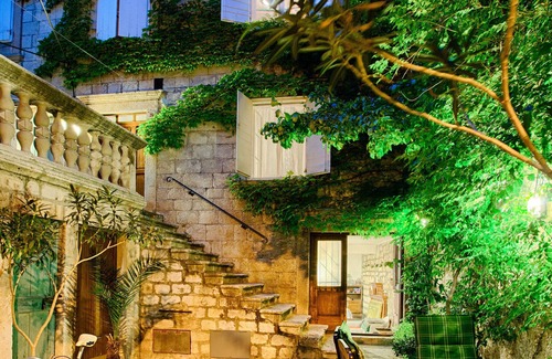 Komiza Apartment | Apartment in the XVIII century house/villa, next to the sea, in Komiza (Vis)