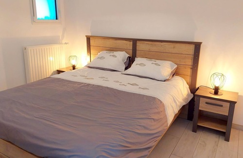 Plonevez-Porzay Apartment | Apartment in top location, sea view, direct access to the beach, Plonévez-Porzay