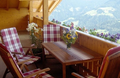 Santa Valburga Apartment | Apartment in Ultental