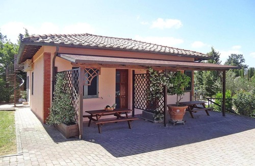 Fucecchio Apartment | Apartment in Vinci with Pool and Wellness