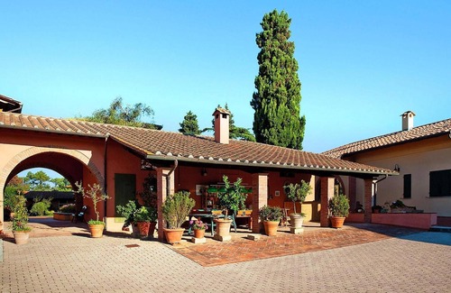 Fucecchio Apartment | Apartment in Vinci with Pool and Wellness