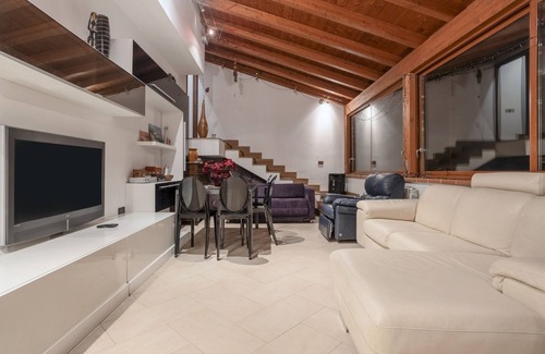 Palermo Villa | Apartment 'In Villa Con Piscina 2' with Shared Pool, Wi-Fi and Air Conditioning