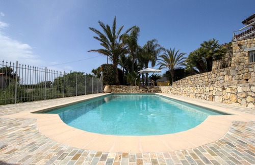 Bordighera Apartment | Apartment in villa with swimming pool and garden. CITRA CODE: 008008- LT -0320