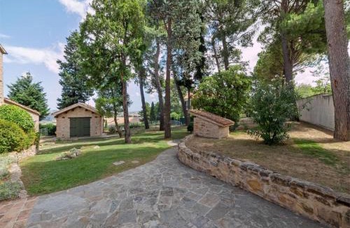 Mombaroccio Apartment | Apartment in Villagrande with Pool & Garden