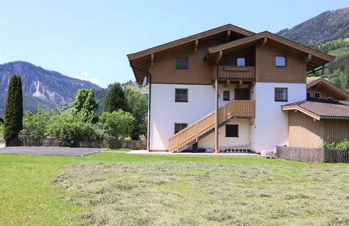 Wald im Pinzgau Apartment | Apartment in Wald near Krimml Waterfalls