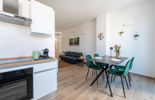 Castri di Lecce Apartment | Apartment 'Ingrosso Suites - Green' with Private Terrace, Wi-Fi and Air Conditioning