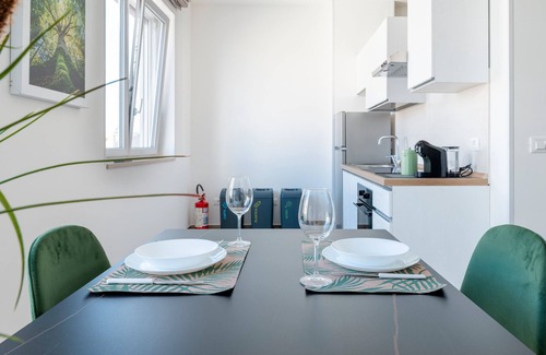 Castri di Lecce Apartment | Apartment 'Ingrosso Suites - Green' with Private Terrace, Wi-Fi and Air Conditioning