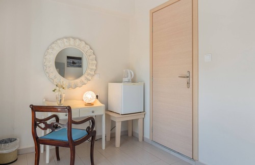 Massouri Apartment | Apartment 'Ismini Side Sea View' with Shared Garden, Wi-Fi and Air Conditioning