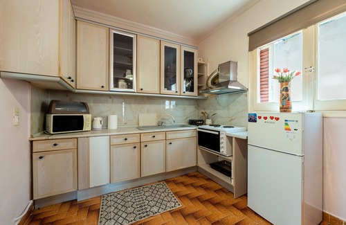Kavos Apartment | Apartment 'Ismini' with Shared Pool, Wi-Fi and Air Conditioning