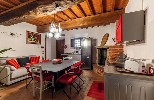 Barberino di Mugello Apartment | Apartment 'Il Portichetto' with Shared Pool, Wi-Fi and Air Conditioning