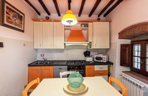 Barberino di Mugello Apartment | Apartment 'Il Noce' with Shared Pool, Wi-Fi and Air Conditioning