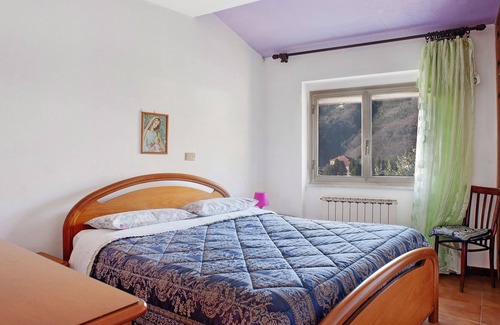 Montale-Serra-Piazza Apartment | Apartment 'La Casa Di Veppo' with Mountain View