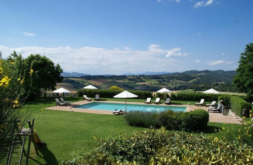 Montone Apartment | Apartment in Montone with Pool & Garden