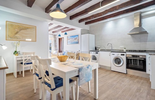 Costa Dorada Apartment | Apartment 'Jb' with Sea Views, Wi-Fi and Air Conditioning