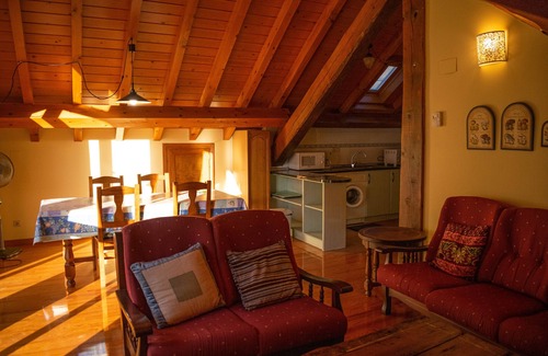 Uztarroz Apartment | Apartment 'Kabila Enea 2' with Mountain View, Private Garden and Wi-Fi