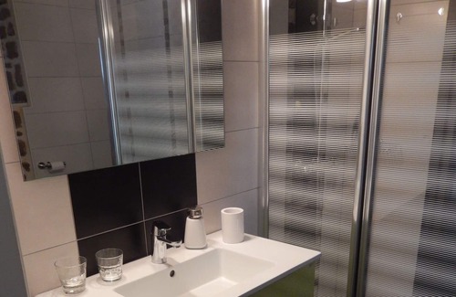 Erdeven Apartment | Apartment 'Ker Mané Teviec' with Shared Terrace, Shared Garden and Wi-Fi