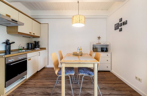 Ostersiel Apartment | Apartment 'Kleine Ella Pellworm' with Private Terrace, Shared Garden and Wi-Fi