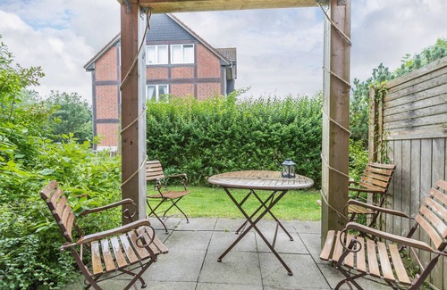 Ostersiel Apartment | Apartment 'Kleine Ella Pellworm' with Private Terrace, Shared Garden and Wi-Fi