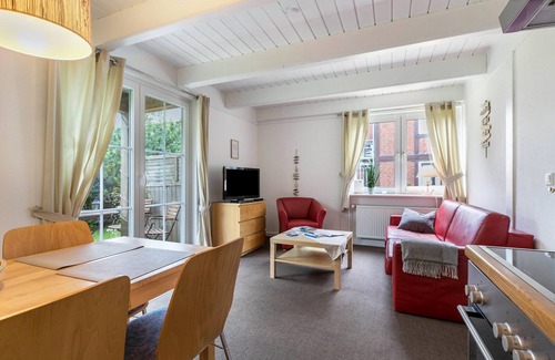 Ostersiel Apartment | Apartment 'Kleine Ella Pellworm' with Private Terrace, Shared Garden and Wi-Fi