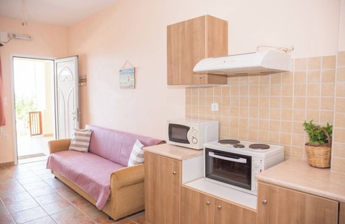 Pigadia Apartment | Apartment 'Ktima Develekou 2' with Sea View, Wi-Fi and Air Conditioning